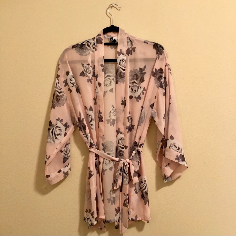 H&M pink with gray roses print open kimono